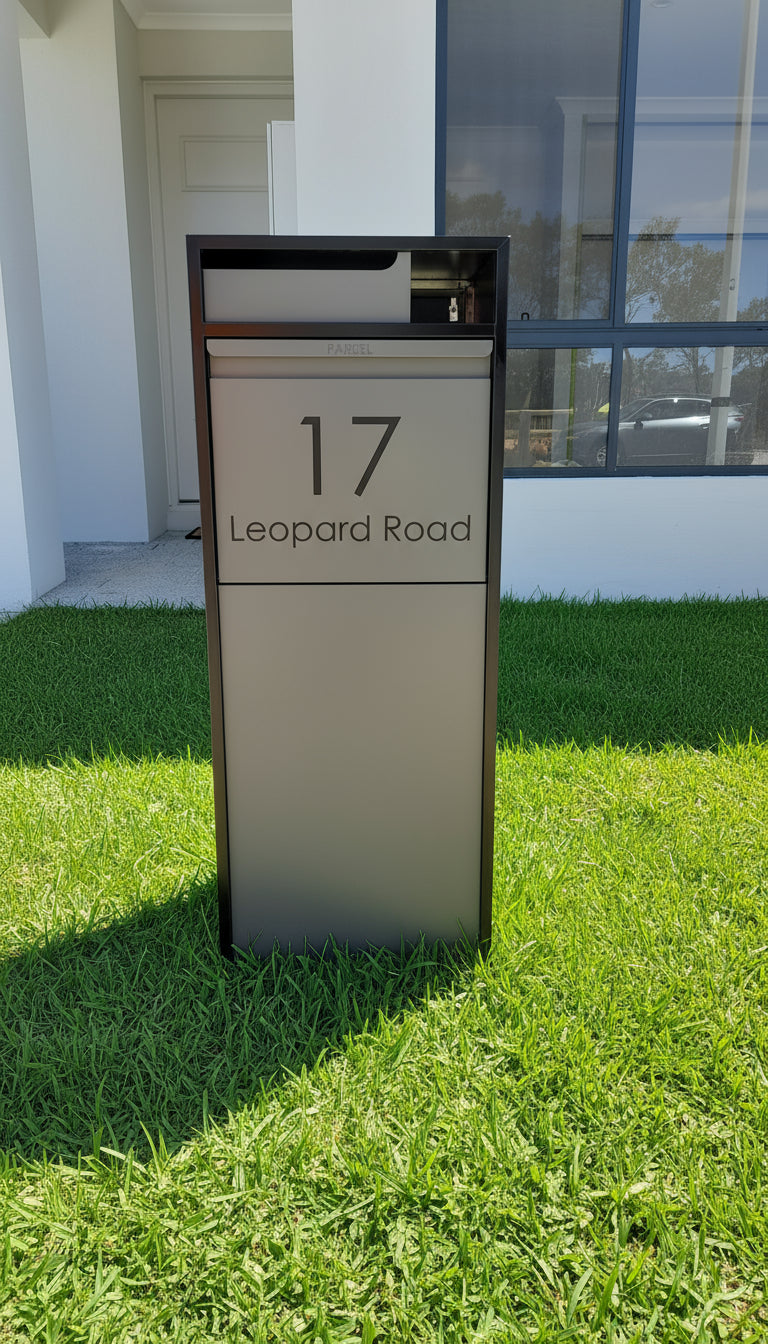 Northcote Zephyr Parcel & Mail Pillar