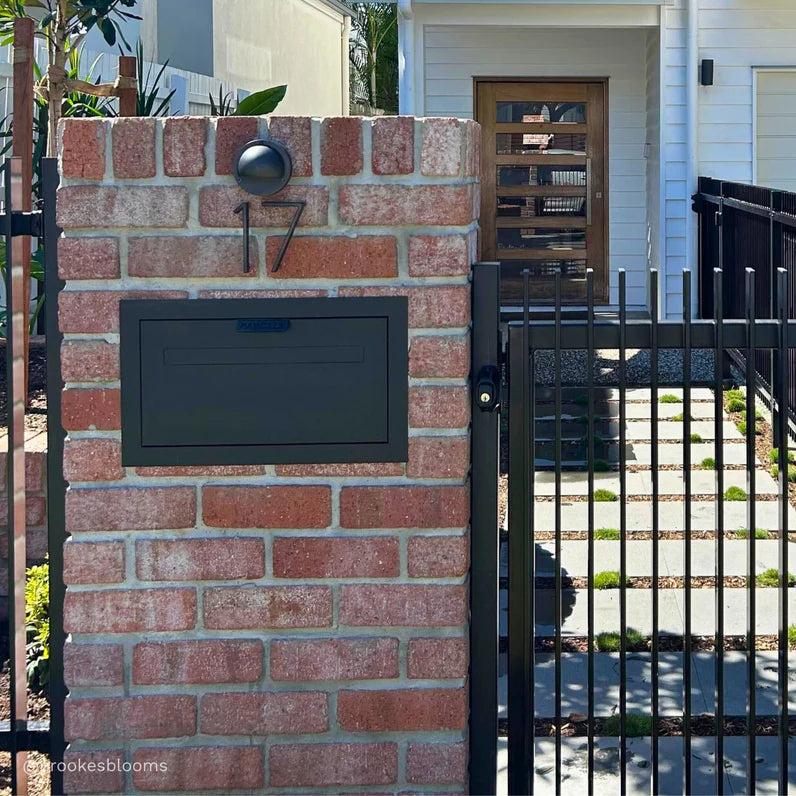 Milkcan Geneva Parcel Fence/Brick Letterbox