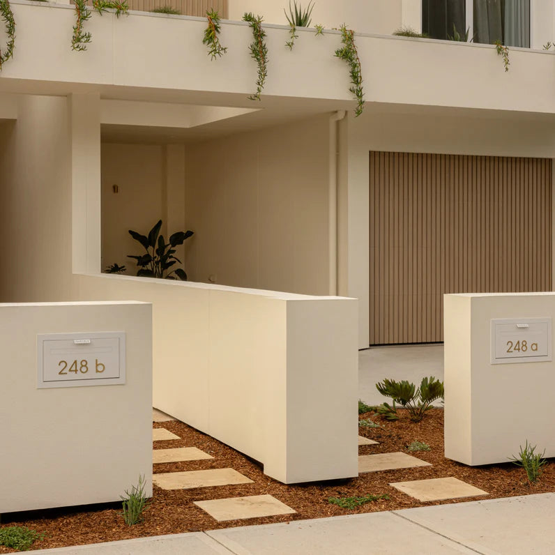 Milkcan Geneva Parcel Fence/Brick Letterbox