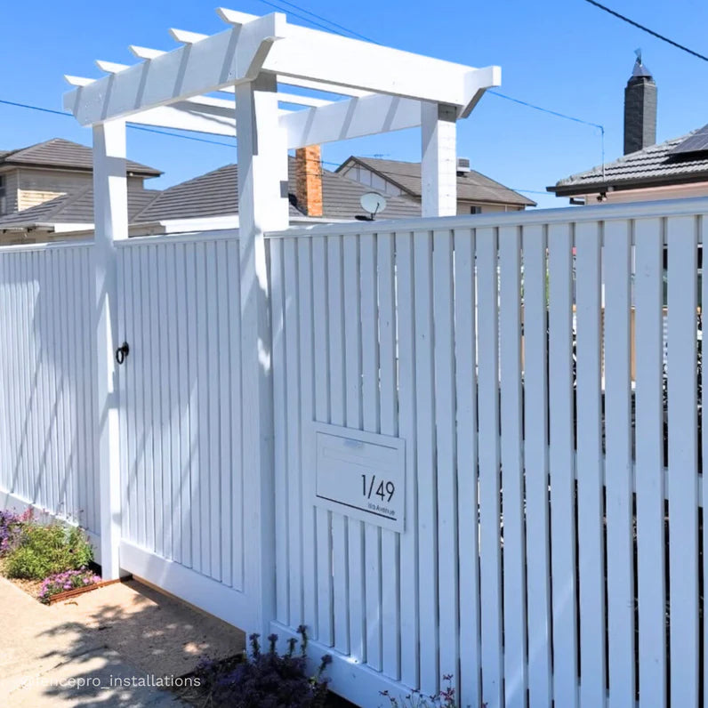 Milkcan Geneva Parcel Fence/Brick Letterbox