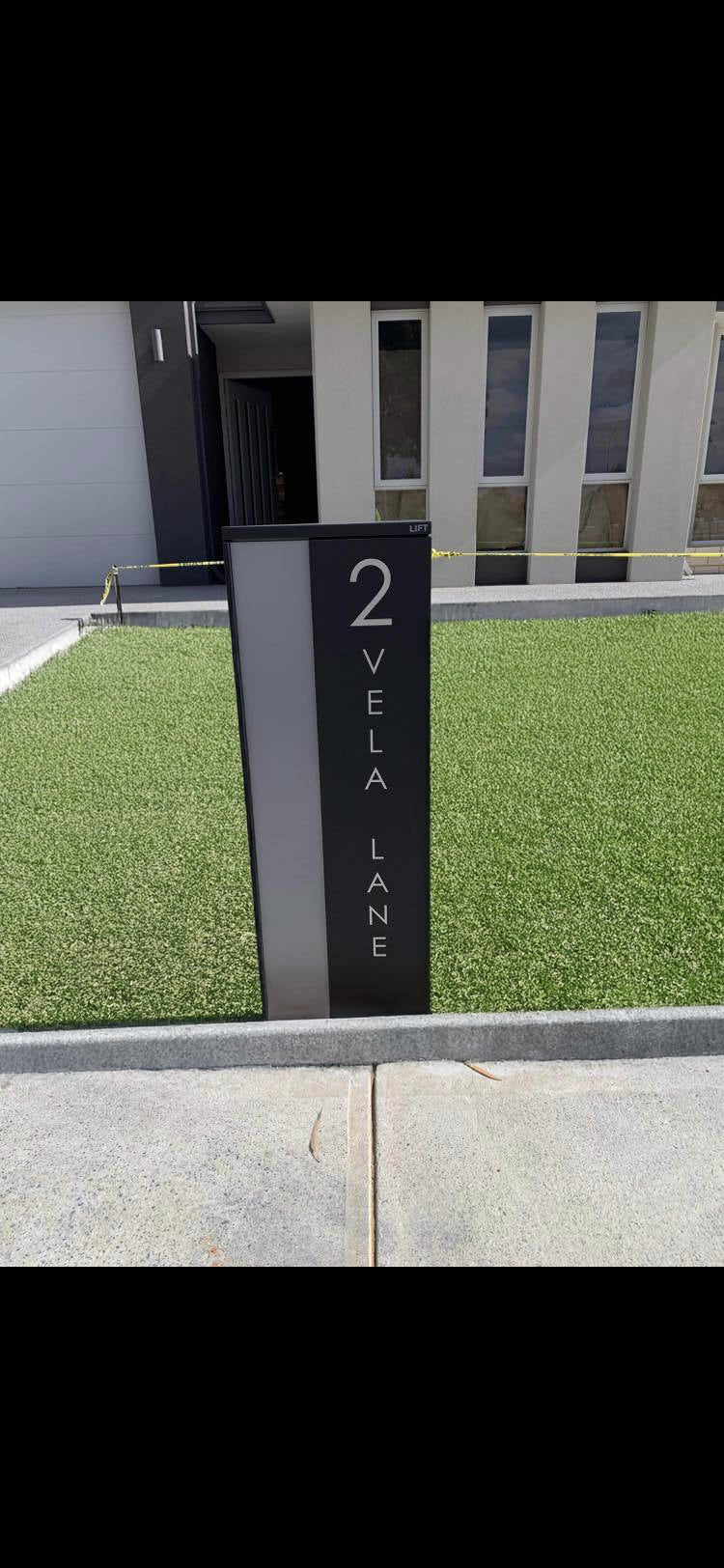 Milkcan Ascot Parcel & Mail Pillar