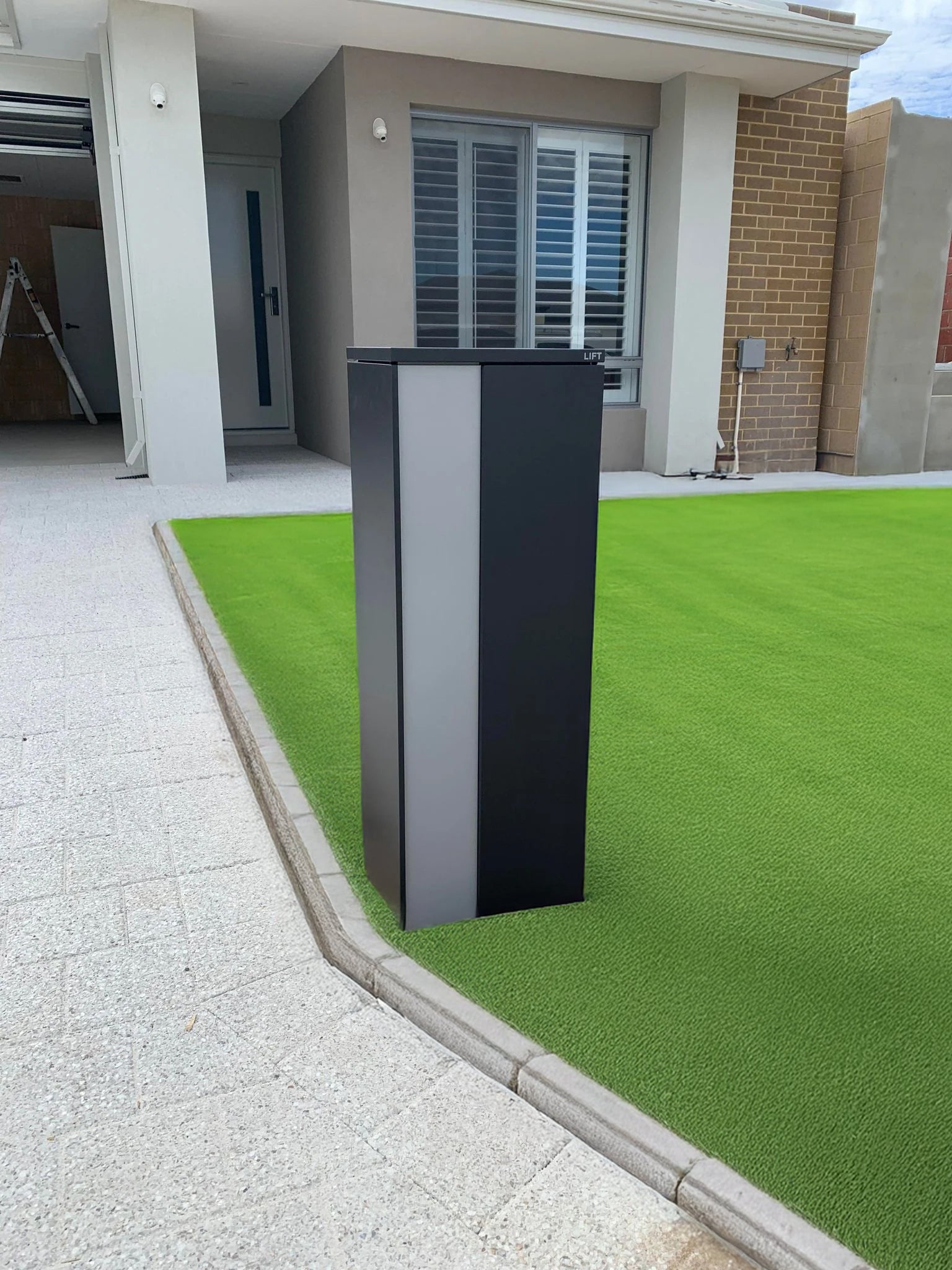 Milkcan Ascot Parcel & Mail Pillar