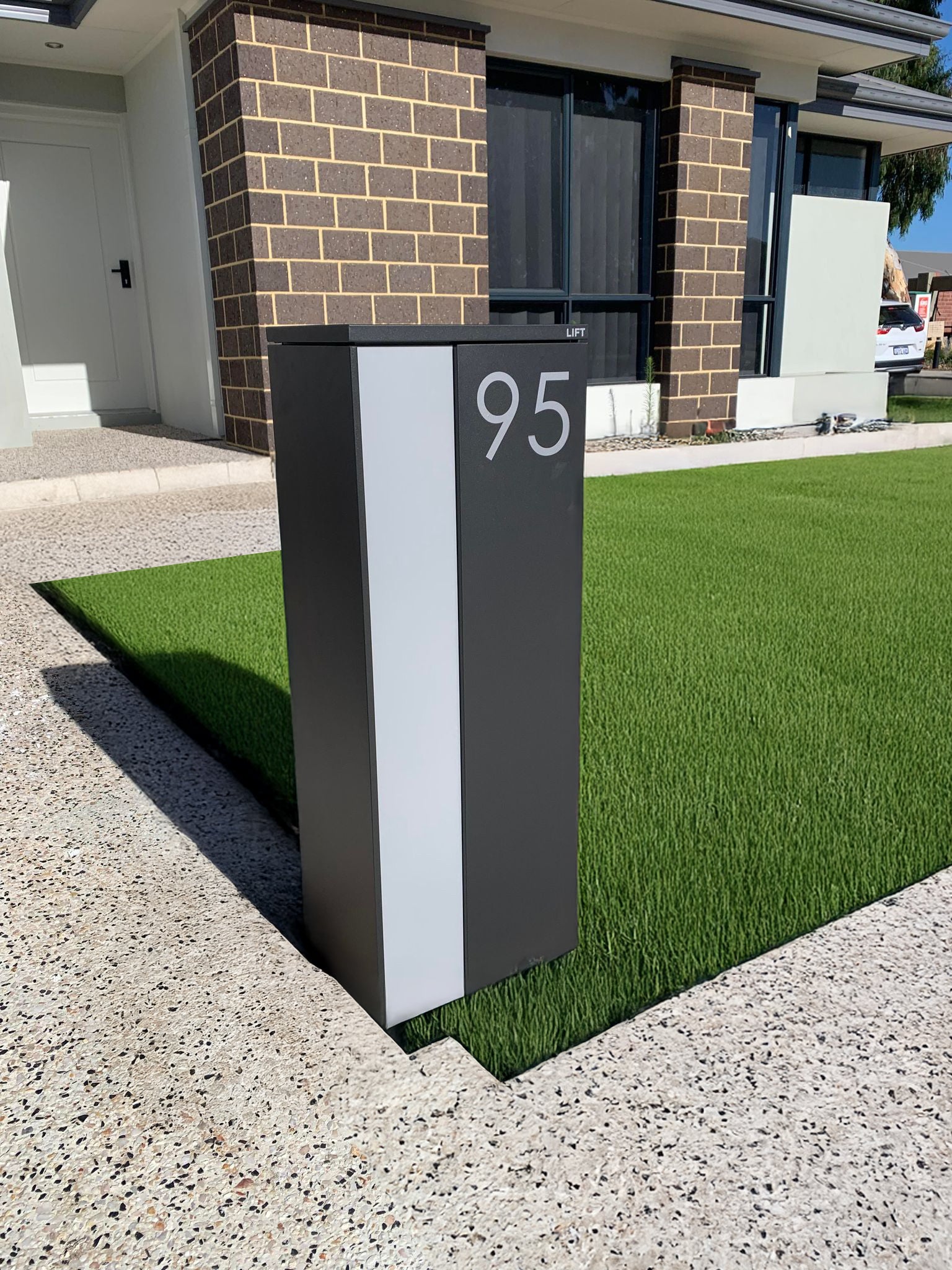 Milkcan Ascot Parcel & Mail Pillar