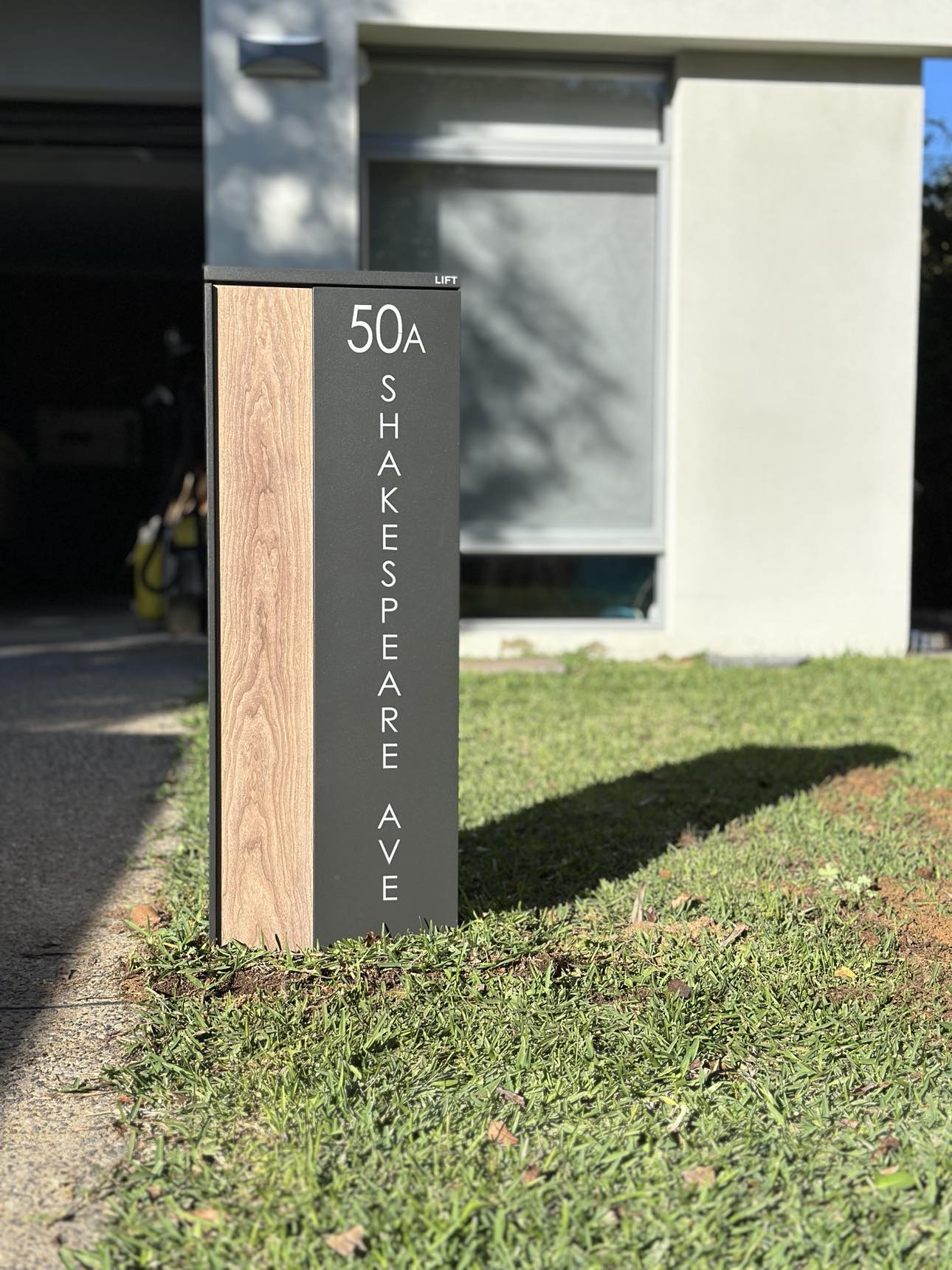 Milkcan Ascot Parcel & Mail Pillar