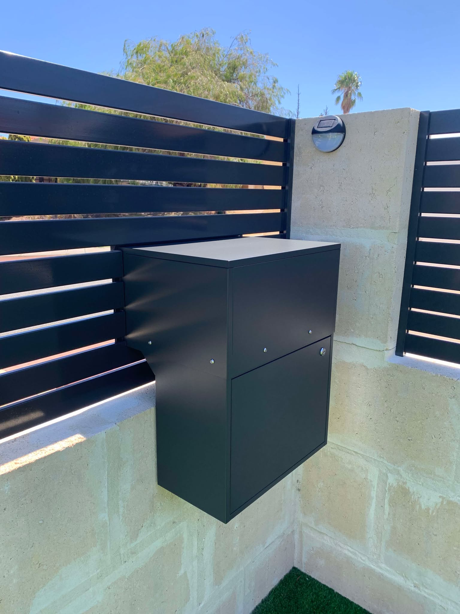 Milkcan Geneva Parcel Fence/Brick Letterbox