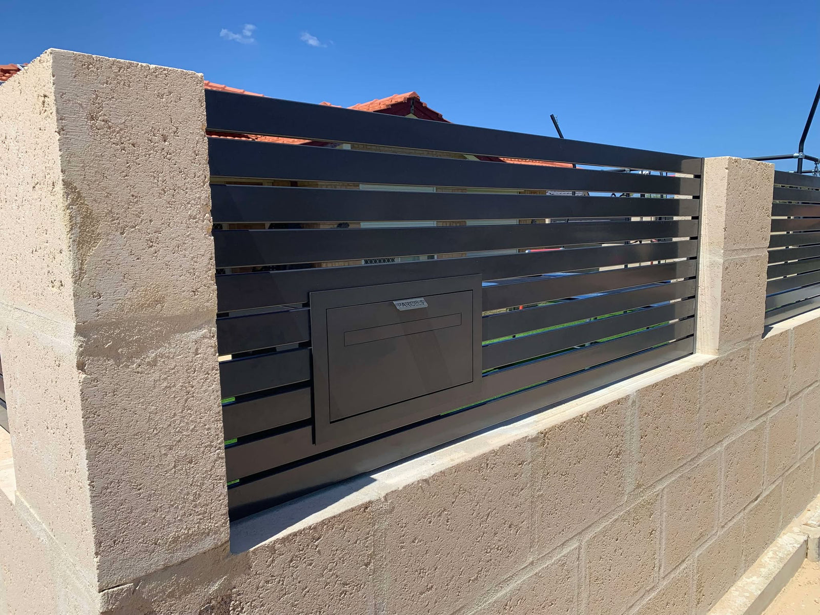 Milkcan Geneva Parcel Fence/Brick Letterbox