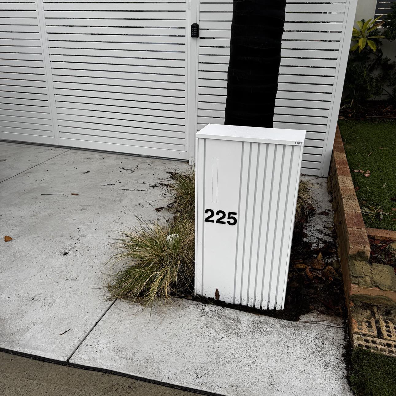 Milkcan Noosa Extra Wide Parcel Pillar