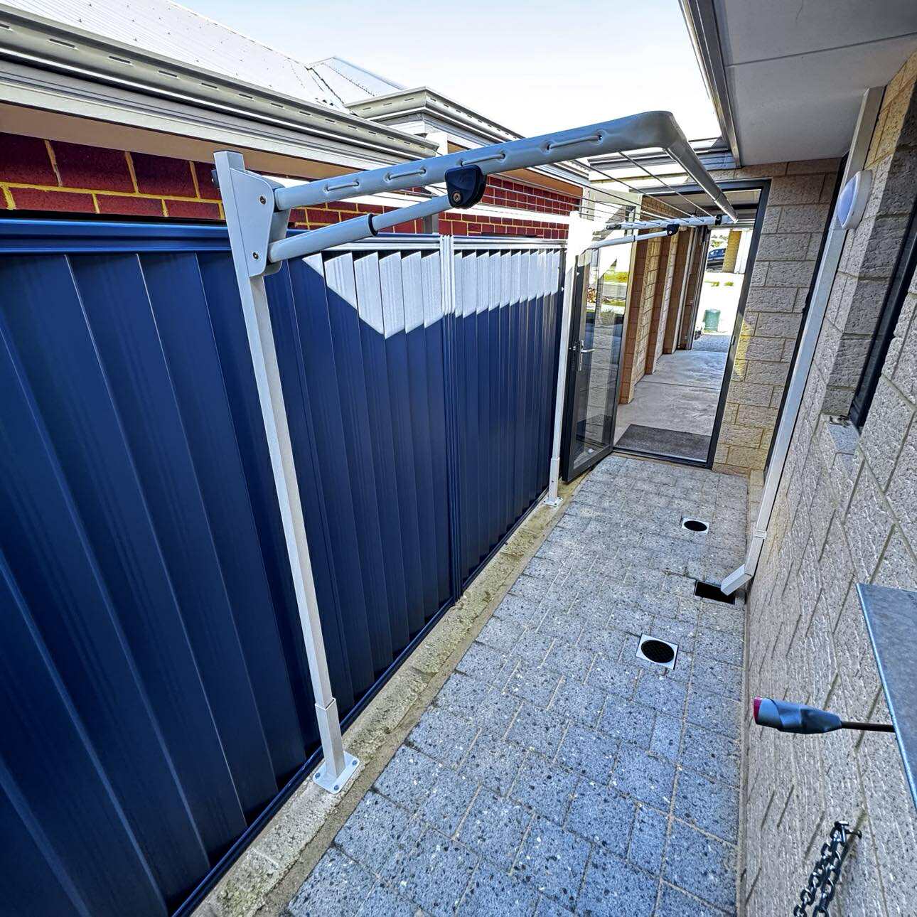 Hills Compact Folding Frame