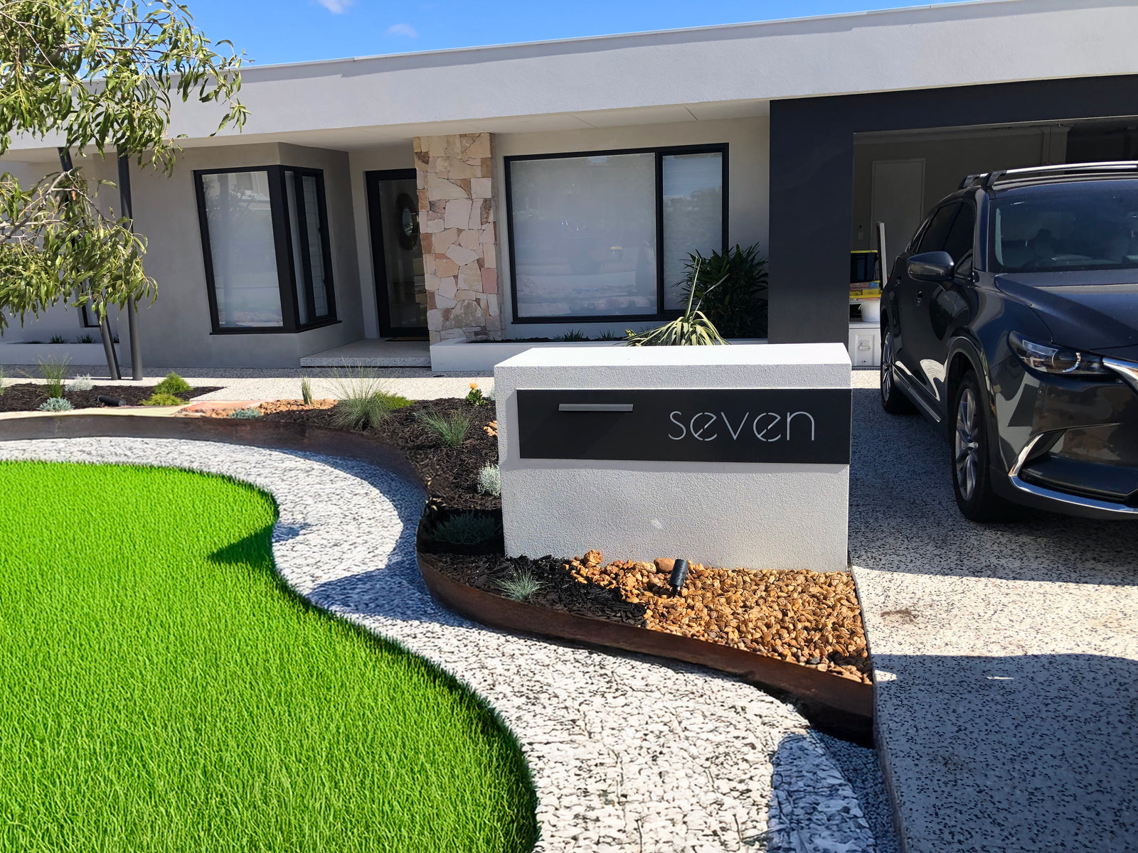 Custom Letterbox Plates