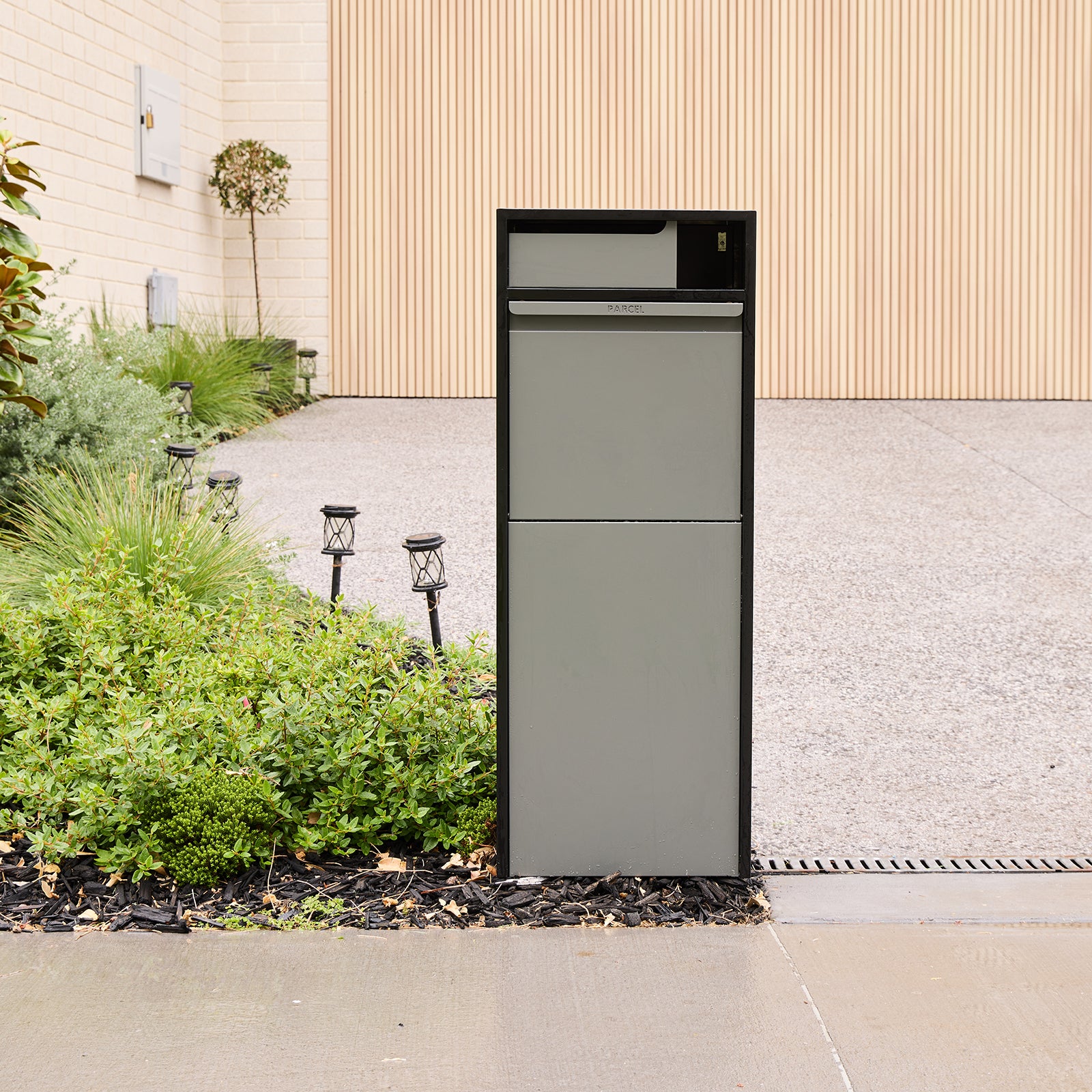 Northcote Zephyr Parcel & Mail Pillar