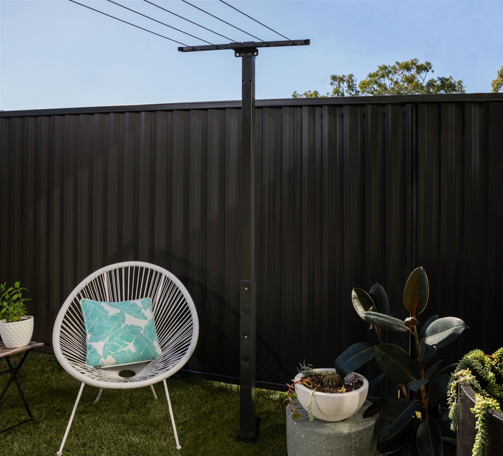 Hills Retracting Adjustable Post