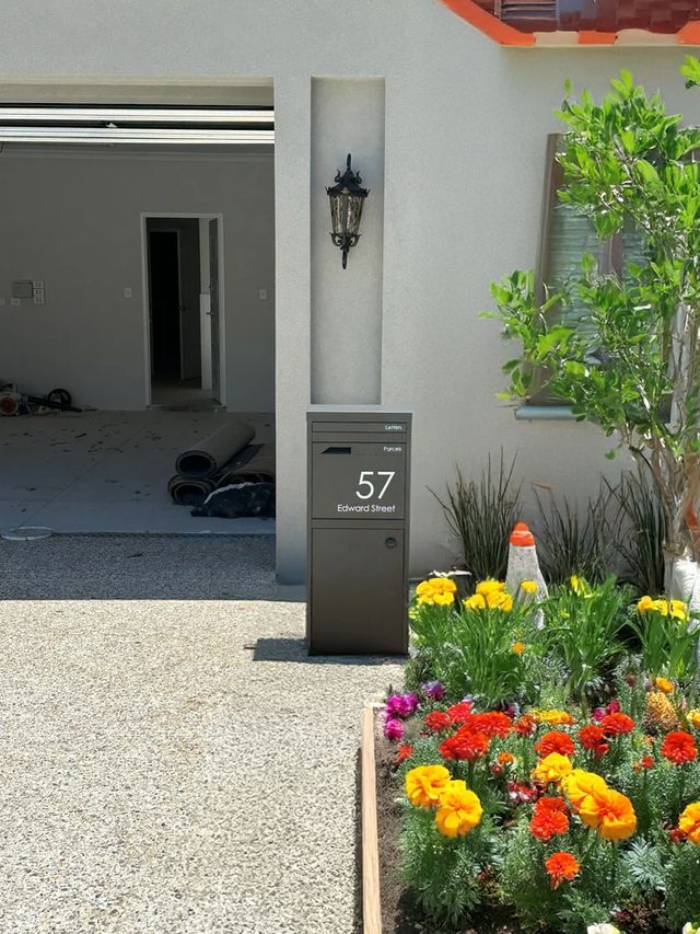 Milkcan Parcel Pal 2 Parcel & Mail Pillar