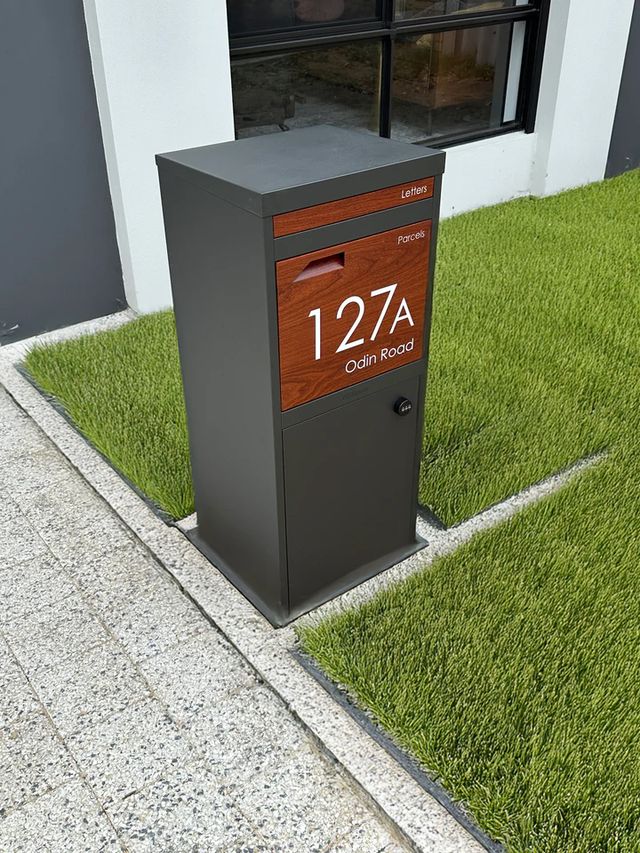 Milkcan Parcel Pal 2 Parcel & Mail Pillar