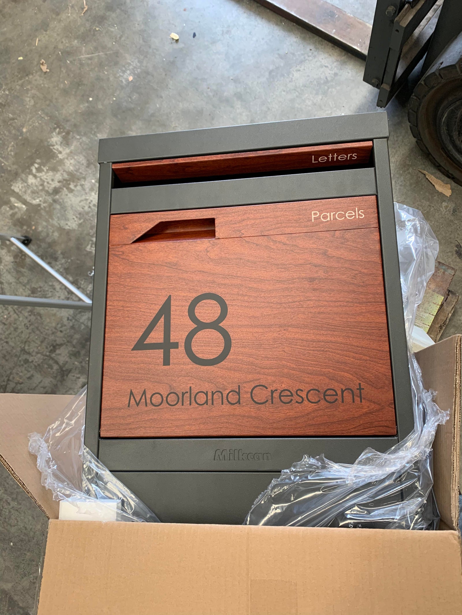 Milkcan Parcel Pal 2 Parcel & Mail Pillar