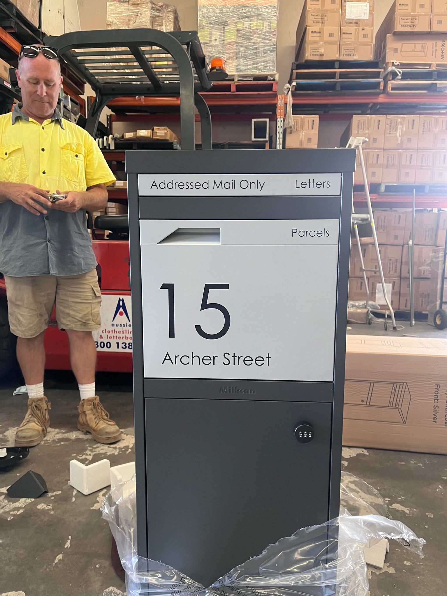 Milkcan Parcel Pal 2 Parcel & Mail Pillar