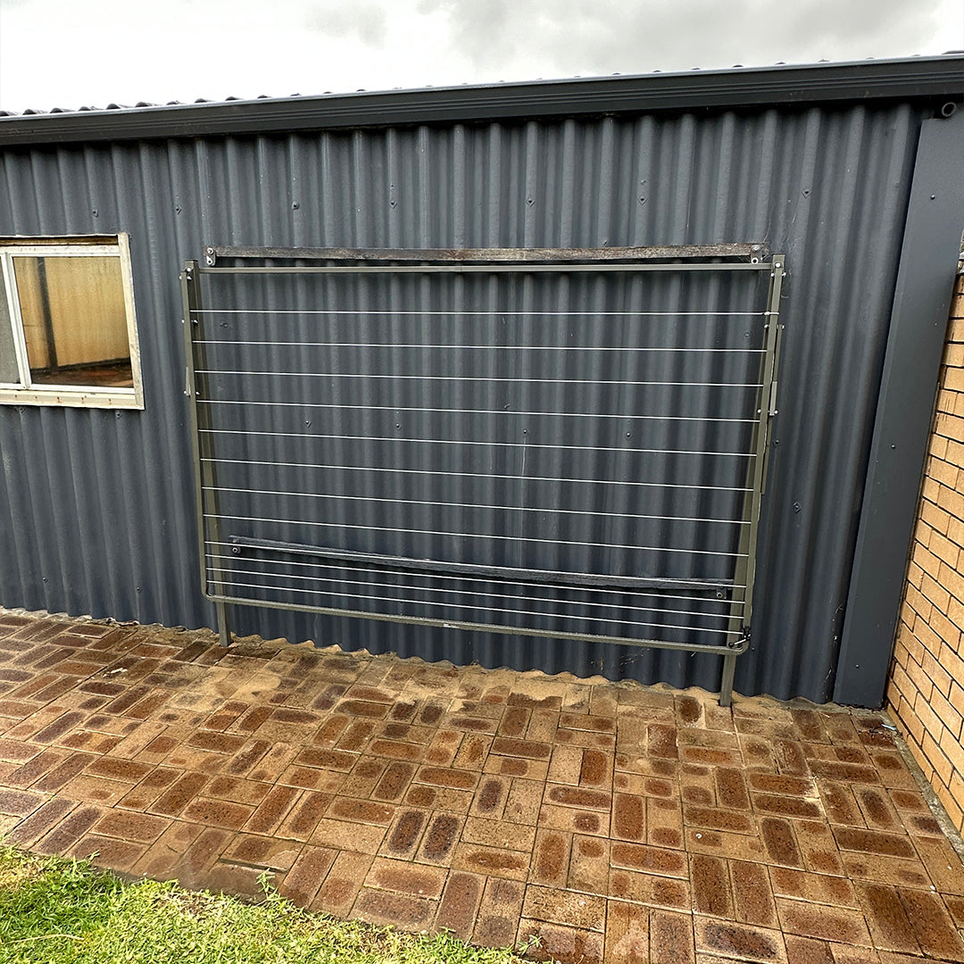 Folding Frame Medium Family