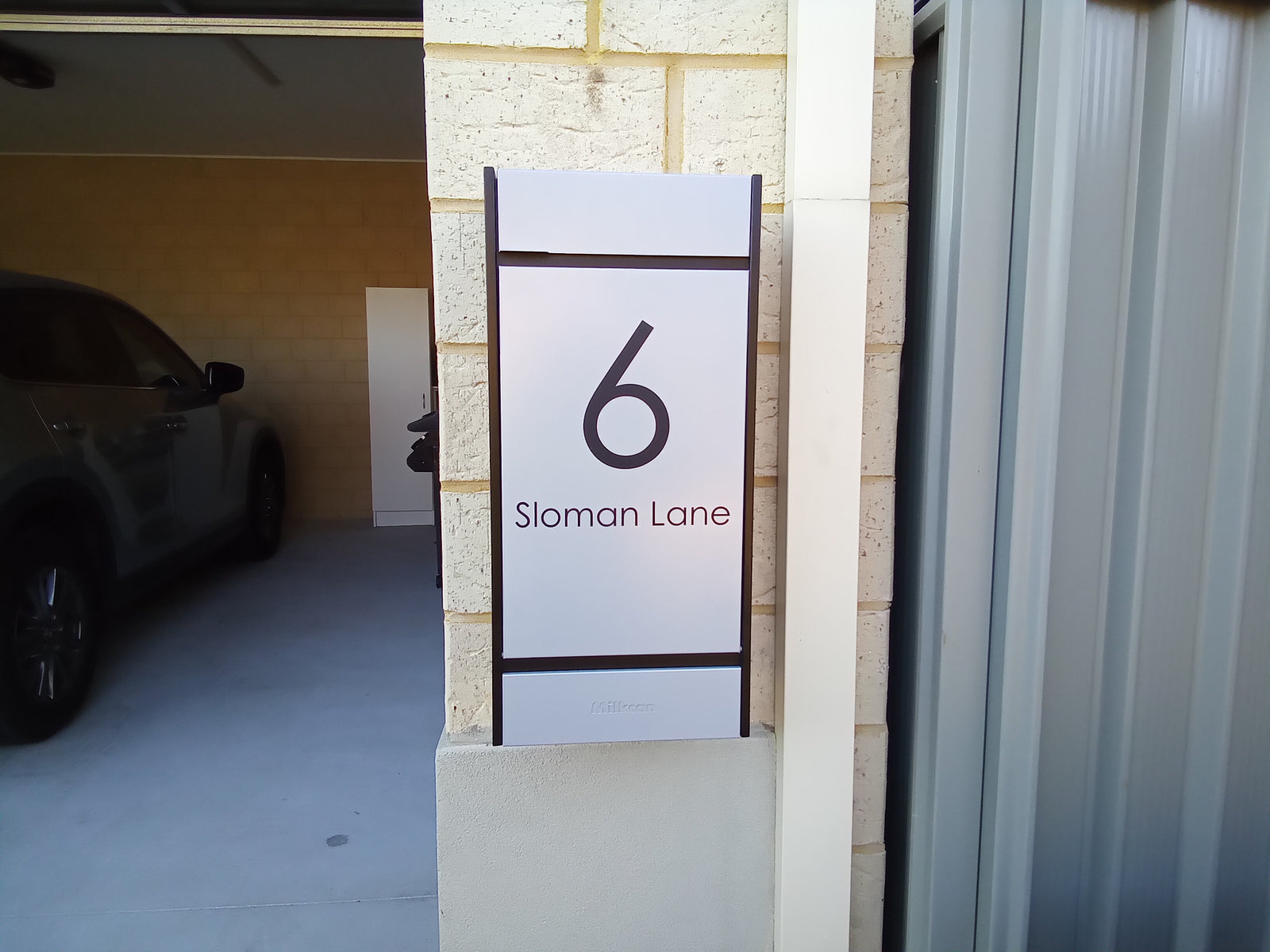 Milkcan Lisbon Wall Parcel + Mail