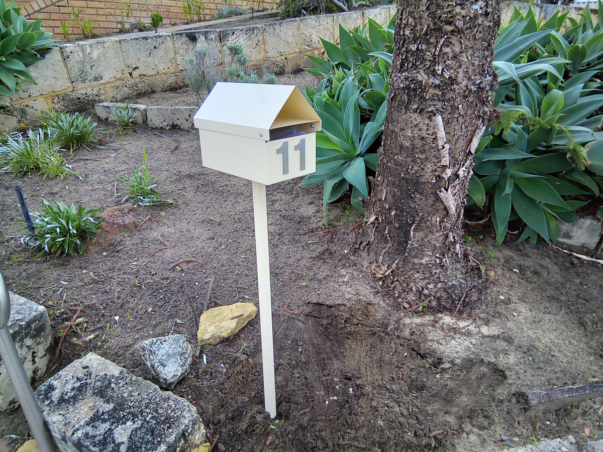 Sandleford Crest Economy Letterbox