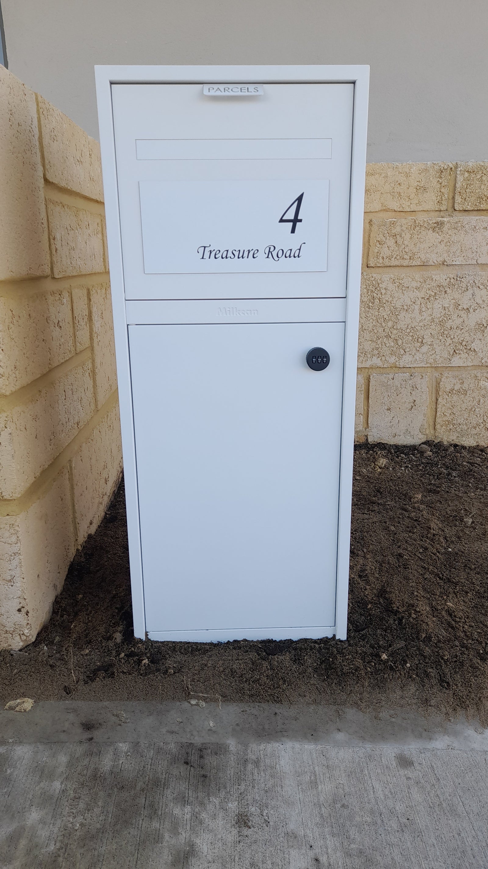 Milkcan Bondi Parcel & Mail Pillar