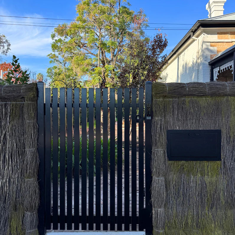 Milkcan Geneva Parcel Fence/Brick Letterbox