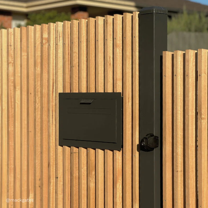 Milkcan Geneva Parcel Fence/Brick Letterbox