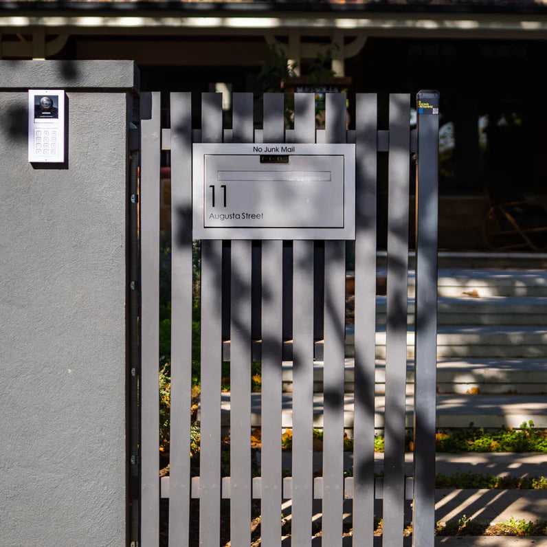 Milkcan Geneva Parcel Fence/Brick Letterbox