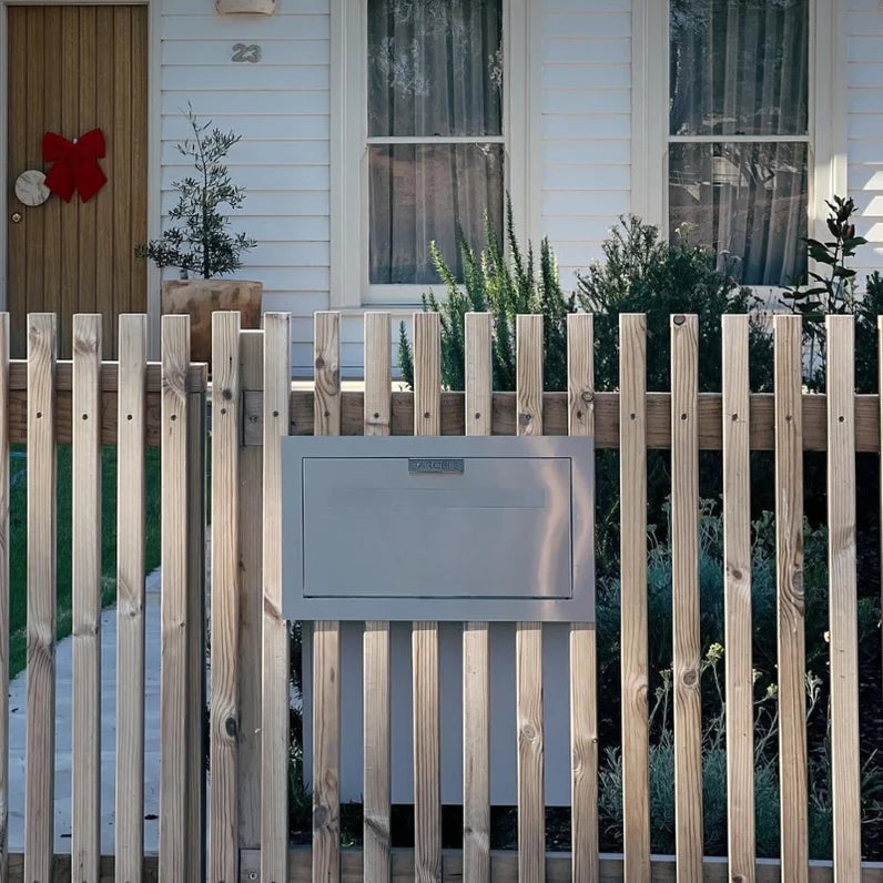 Milkcan Geneva Parcel Fence/Brick Letterbox