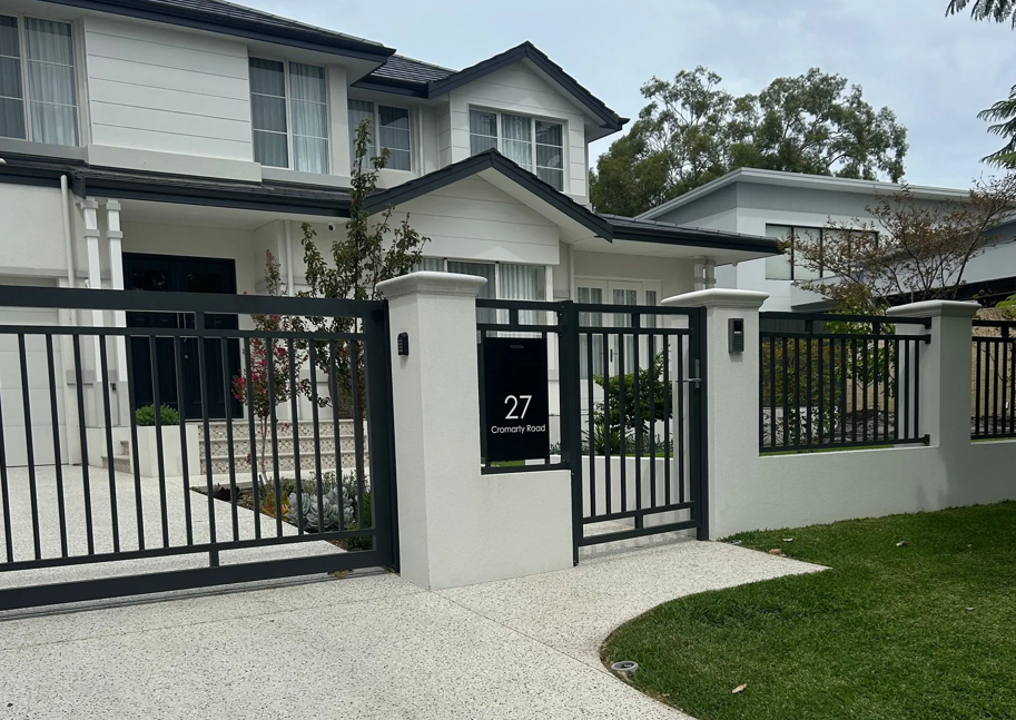 Milkcan Zurich Parcel & Mail Fence / Brick