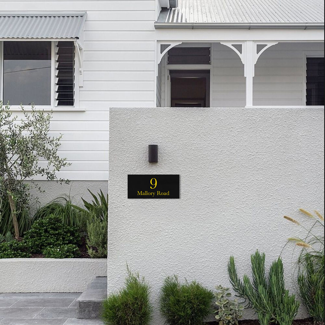 Black Traffolyte Address Sign with Vinyl Text – 300 x 140mm (Text Centralised)