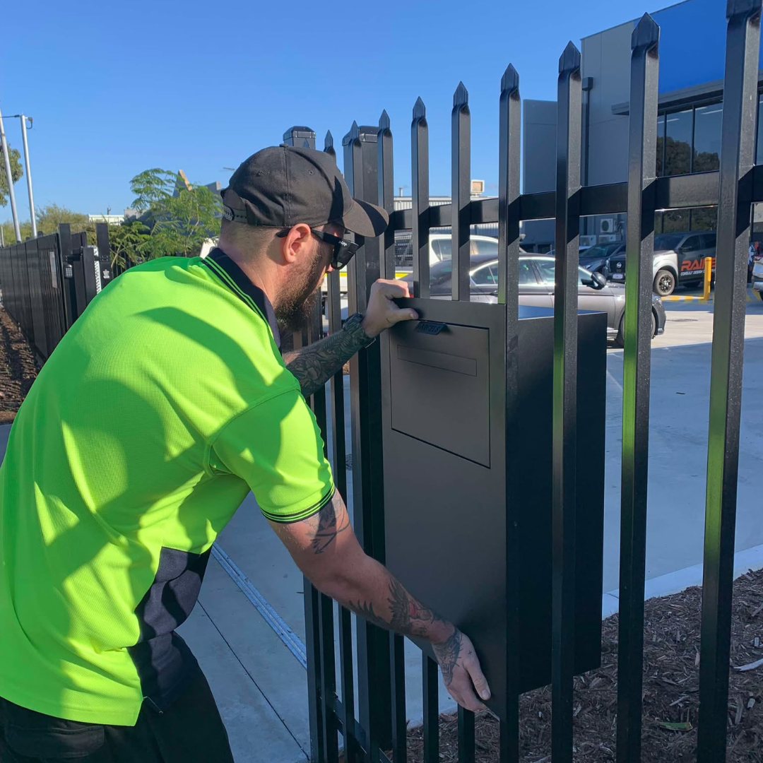 Installation Zurich Parcel & Mail (inc Custom Zurich Installation Flange)