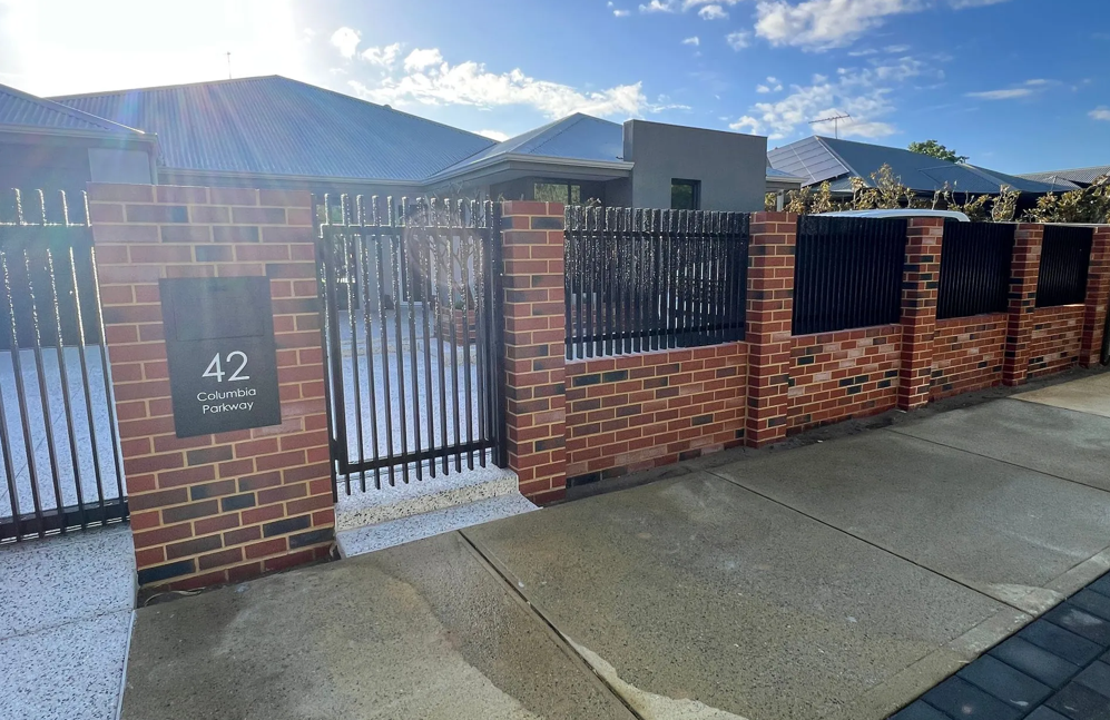 Milkcan Zurich Parcel & Mail Fence / Brick