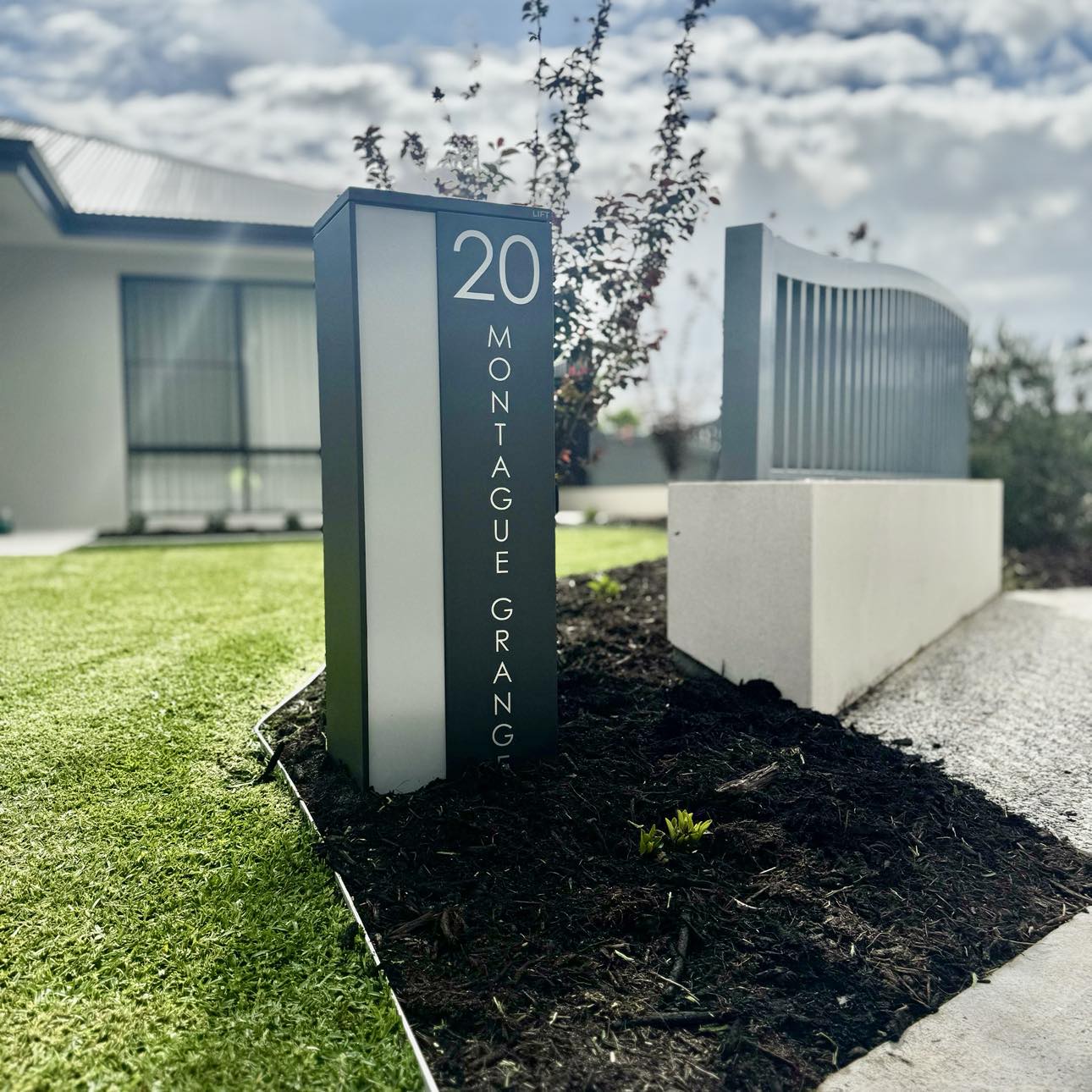 Milkcan Ascot Parcel & Mail Pillar