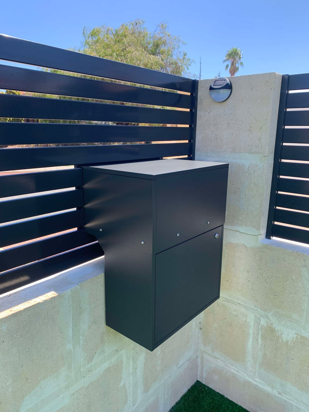 Milkcan Geneva Parcel Fence/Brick Letterbox