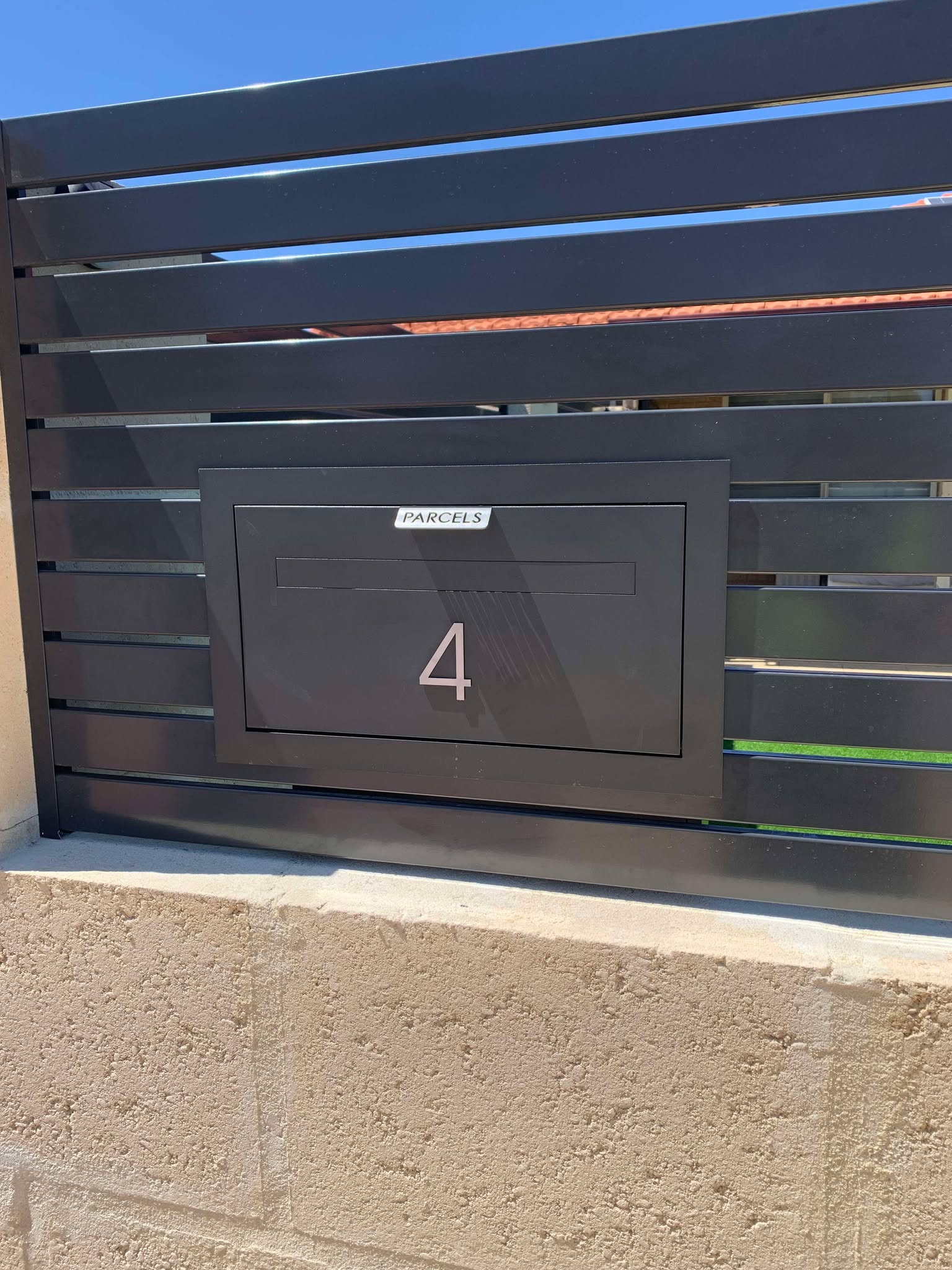 Milkcan Geneva Parcel Fence/Brick Letterbox