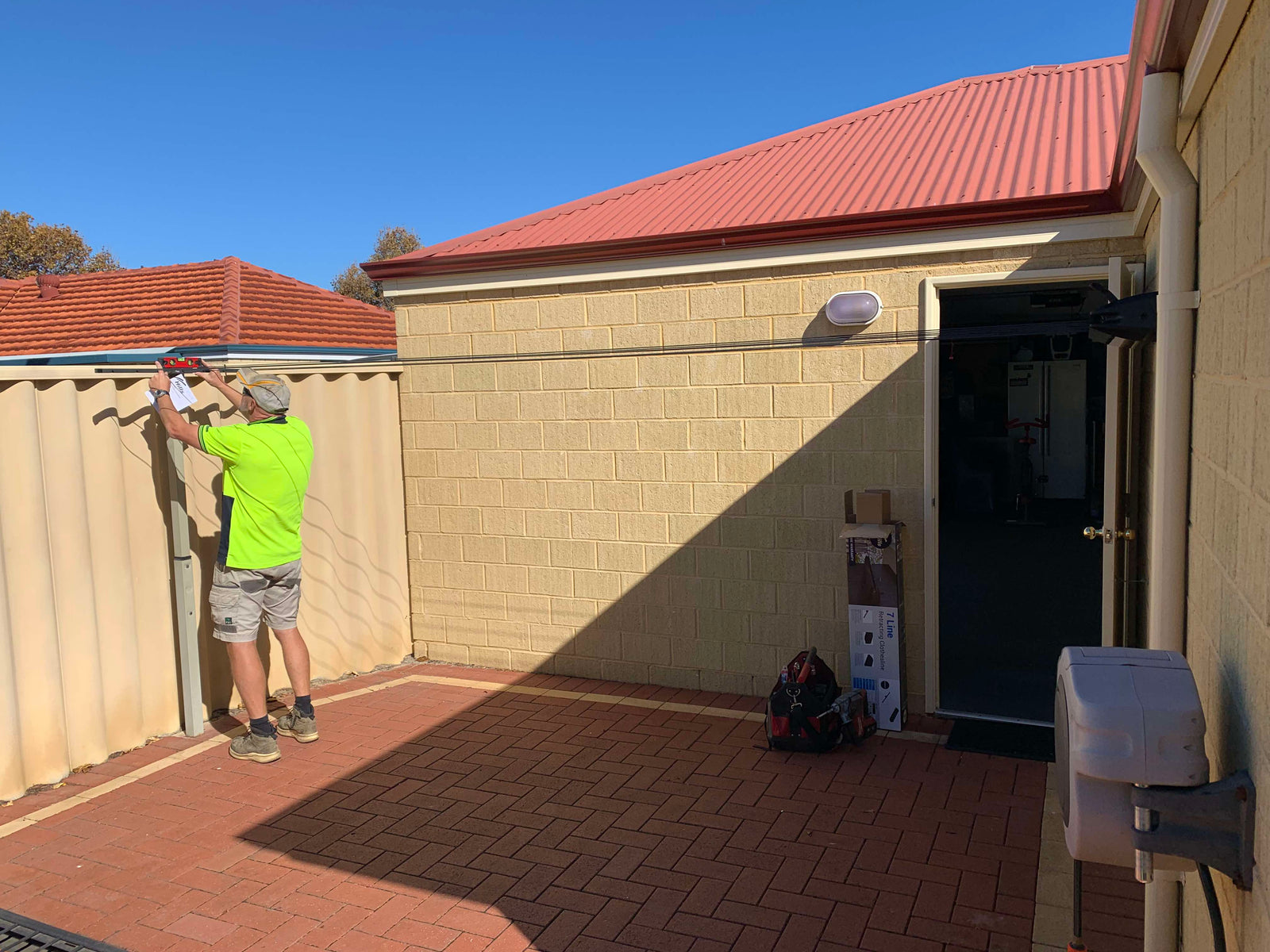 Retracting Clothesline Wall-to-Post Installation (Inc 1 x Fixing Post)