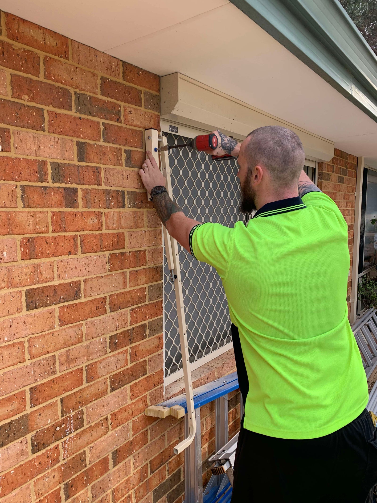 Folding Frame Installation Wall-Mount