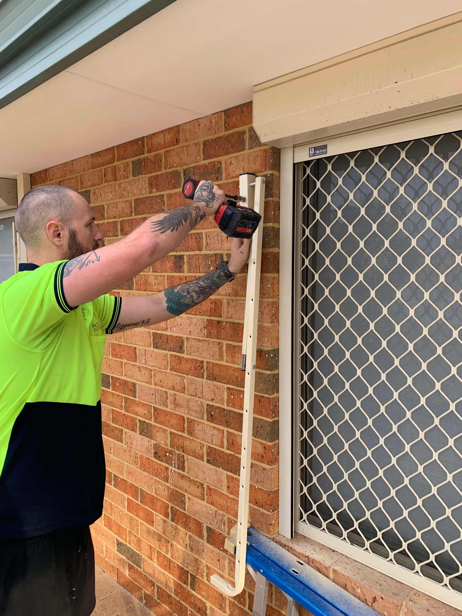 Folding Frame Installation Wall-Mount