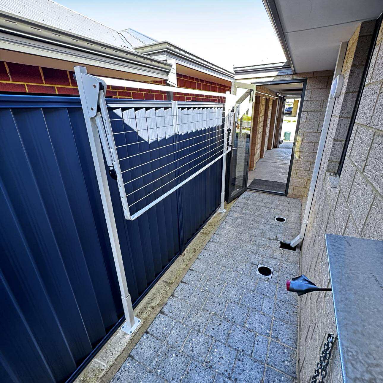 Hills Compact Folding Frame