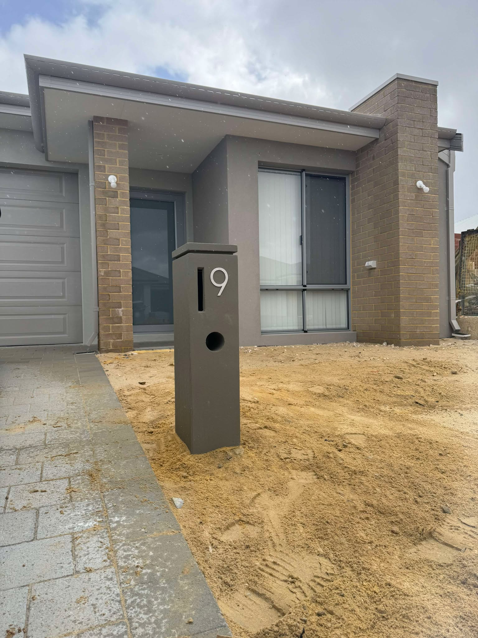 Milkcan Corby Pillar