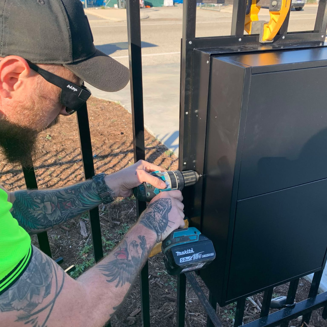 Installation Zurich Parcel & Mail (inc Custom Zurich Installation Flange)