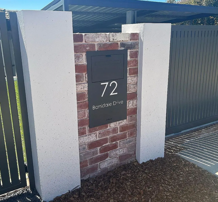 Milkcan Zurich Parcel & Mail Fence / Brick