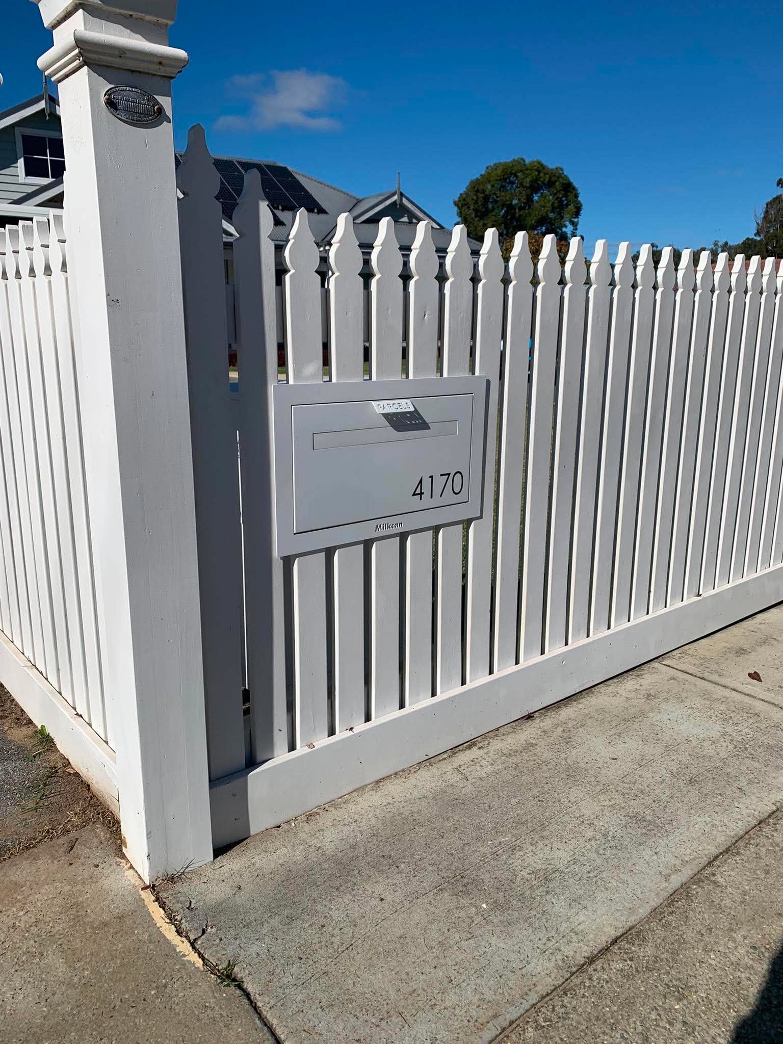 Milkcan Geneva Parcel Fence/Brick Letterbox
