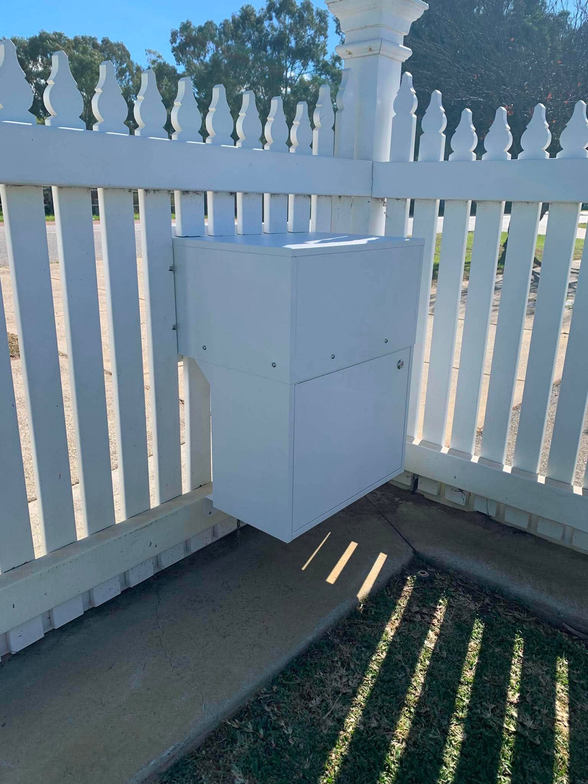 Milkcan Geneva Parcel Fence/Brick Letterbox
