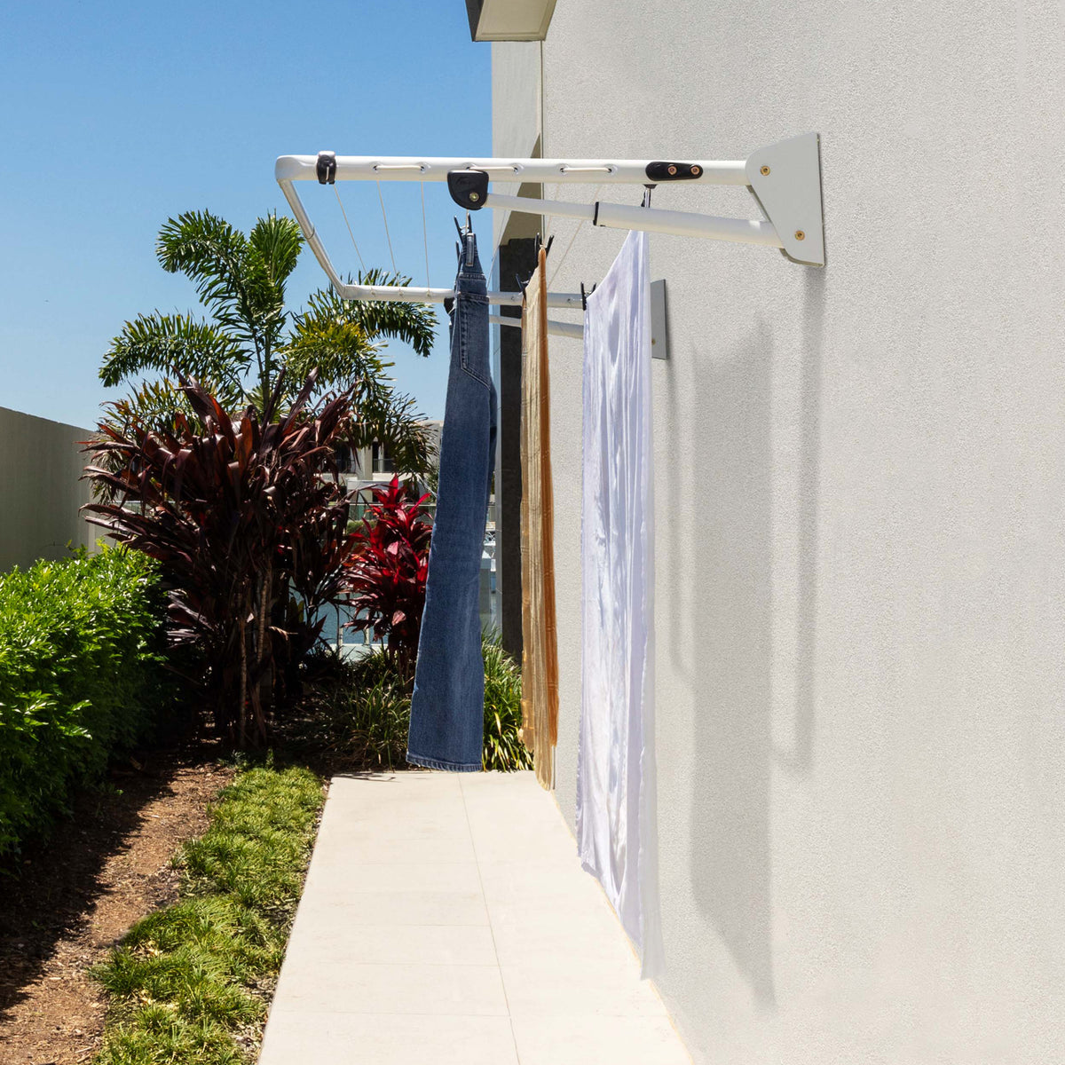 Hills Compact Folding Frame
