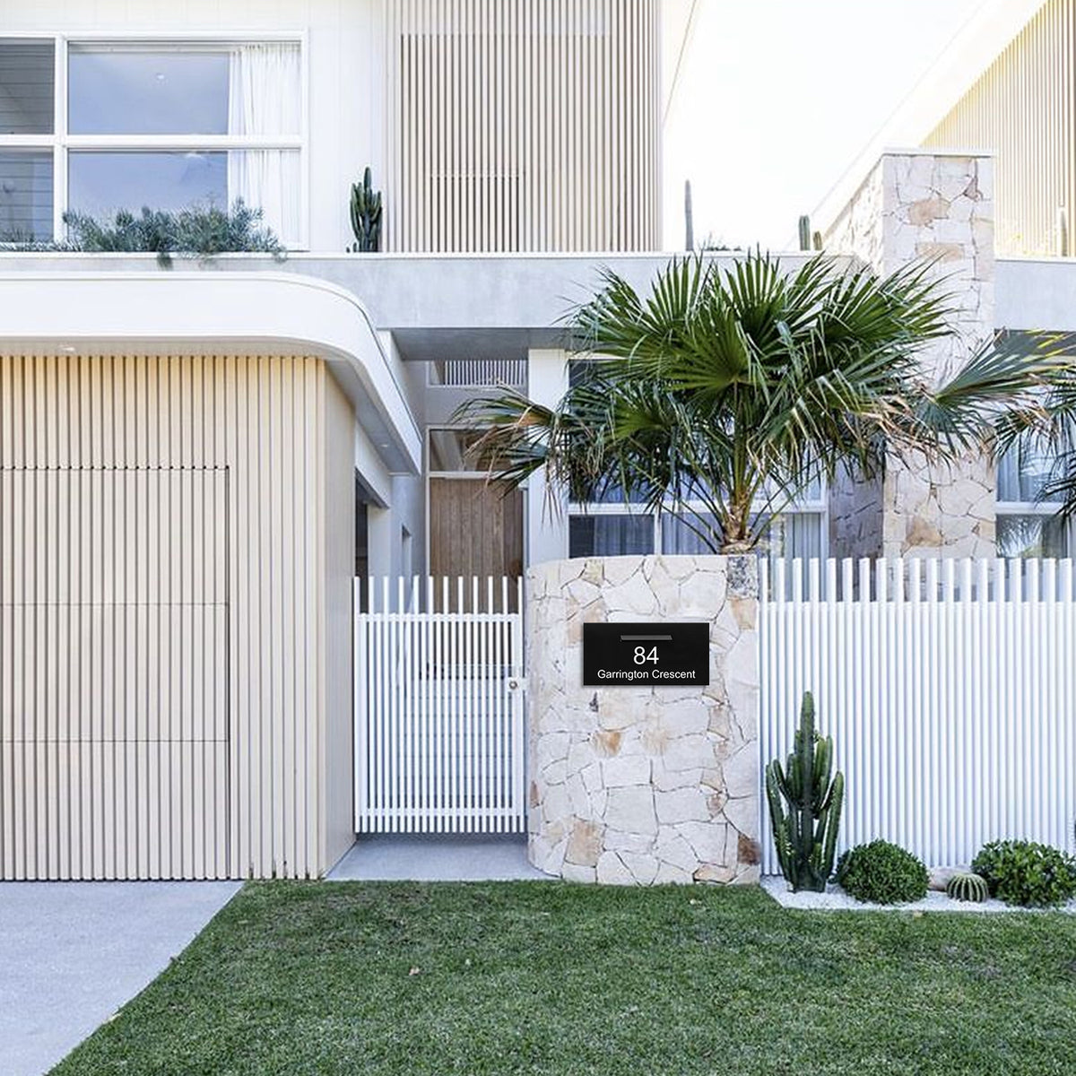 Black Powder-Coated Aluminium Letterbox Faceplate (600 x 300mm) - 240 Central Slot