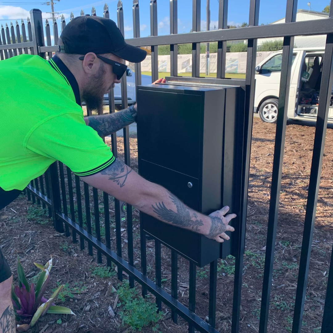 Installation Zurich Parcel & Mail (inc Custom Zurich Installation Flange)