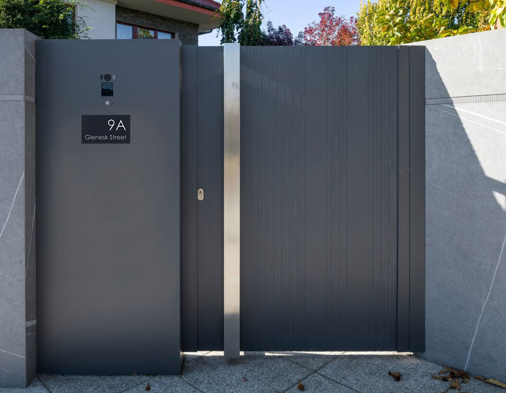 Black Traffolyte Address Sign with Vinyl Text – 200 x 140mm