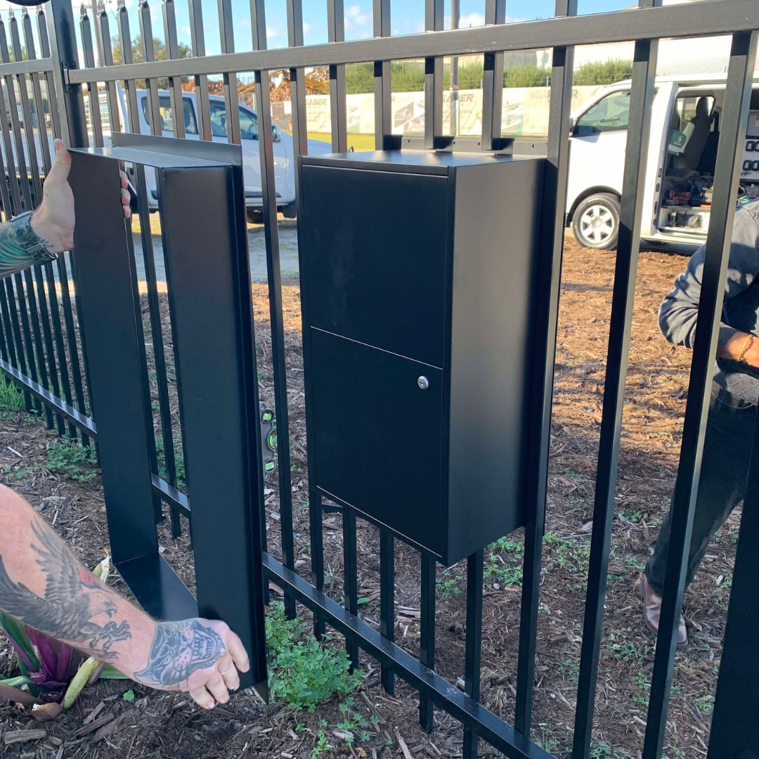 Installation Zurich Parcel & Mail (inc Custom Zurich Installation Flange)