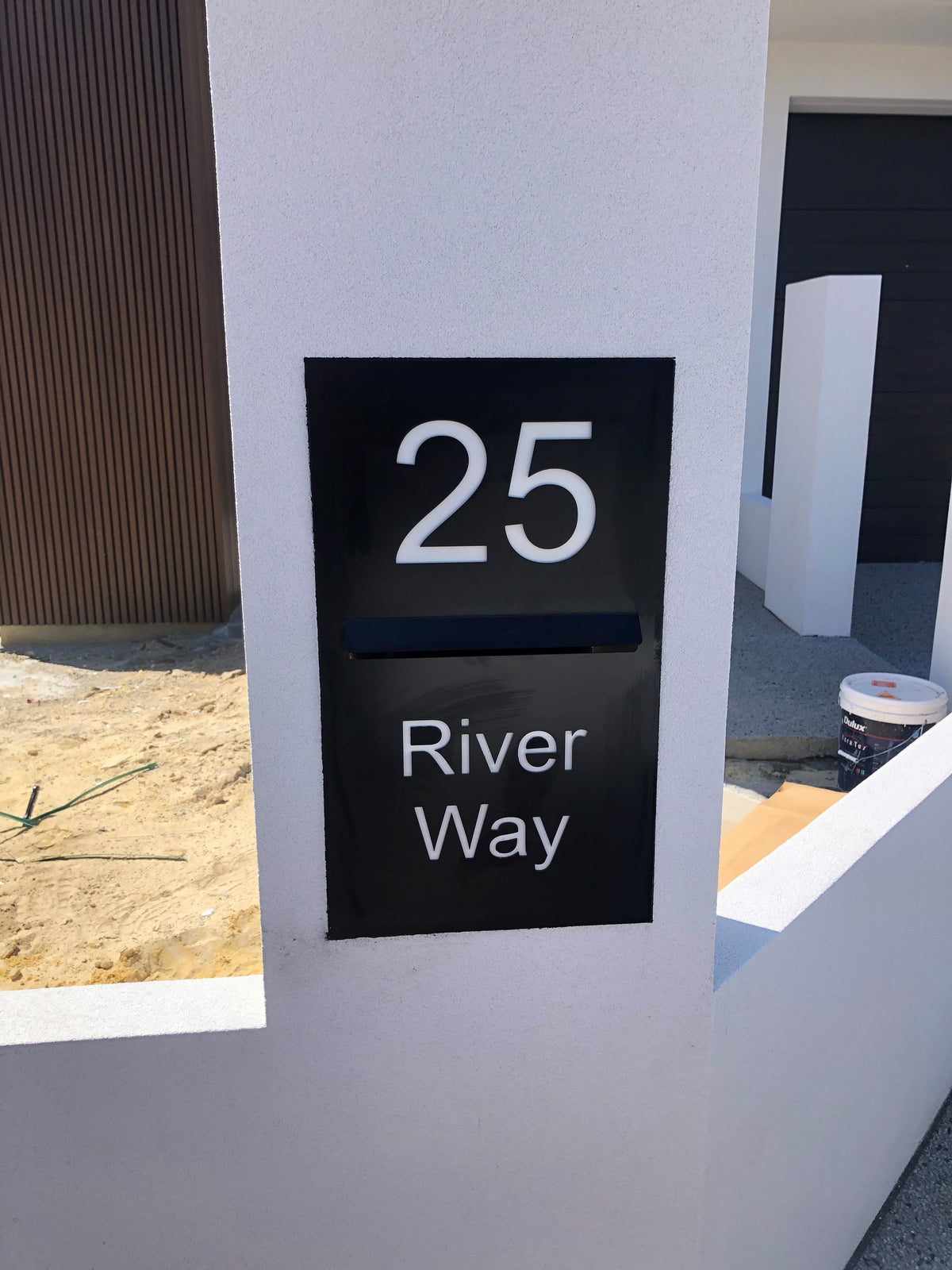 Black Powder-Coated Aluminium Letterbox Faceplate 400 x 600 - 340 Slot