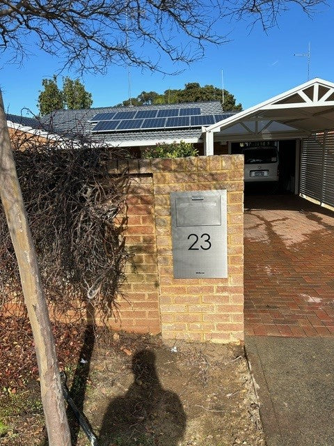 Milkcan Zurich Parcel & Mail Fence / Brick